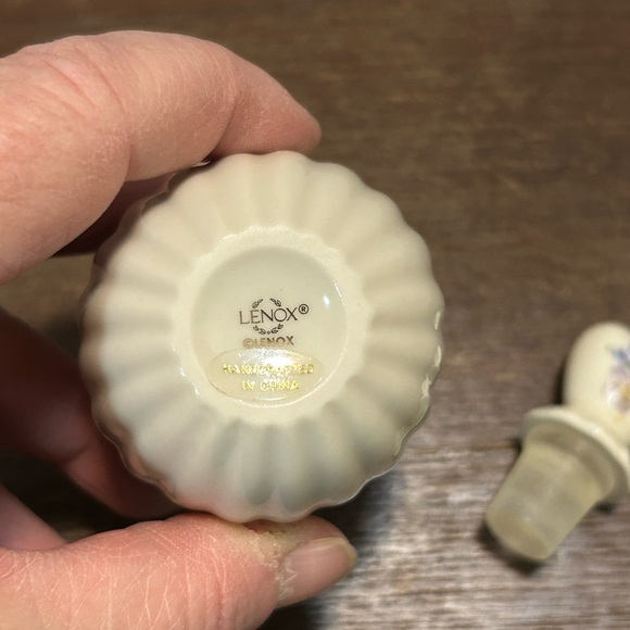 Vintage Porcelain Lenox Perfume Bottle with Heart Shaped Top - Picture 4 of 4